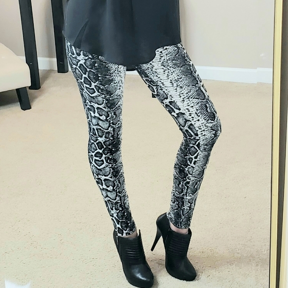 Snake Print Leggings - Picture 1 of 2